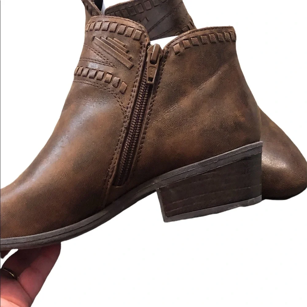 Baretraps Gerty Western Ankle Boots,‎ Size 7.5, EUC